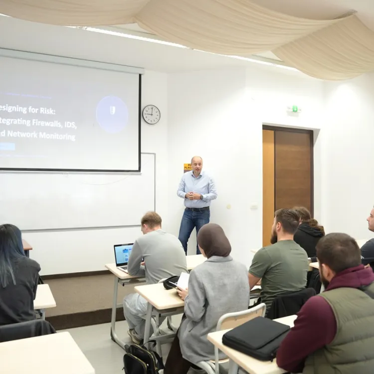 FENS Talks ugostio predavanje o sigurnosnom dizajnu mreža zasnovanom na procjeni rizika